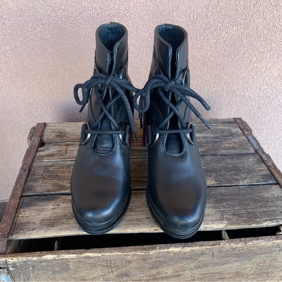 Sorel Margo Black Leather Lace-Up Ankle Boot - Picture 4 of 10